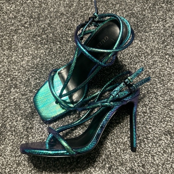 Guess women’s Heels color changing sz 7.5 nwot - Picture 2 of 3